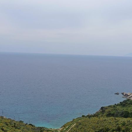 Villa Neimi Ксамил Екстериор снимка